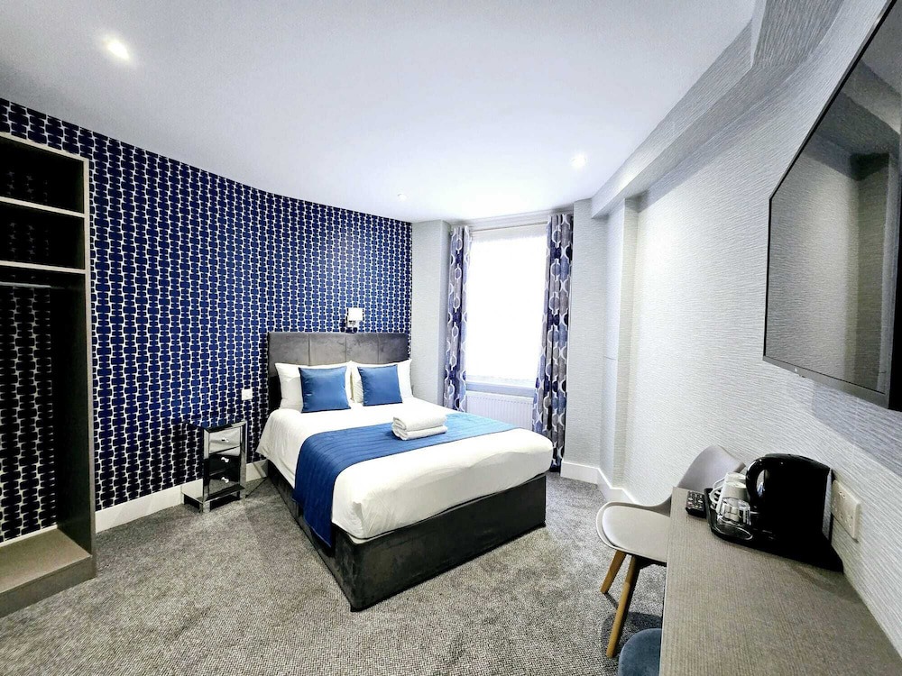 George Hotel