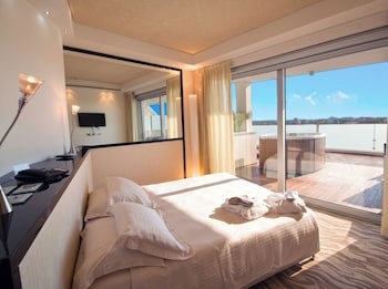 Hotel Premier & Suites fotoğrafı