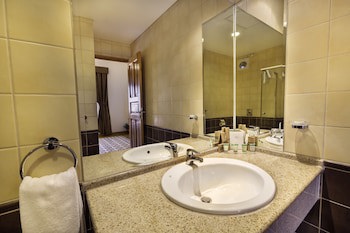 Al Jahra Copthorne Hotel & Resort