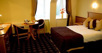 Bush Hotel