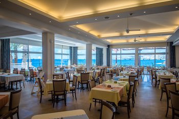 Cynthiana Beach Hotel fotoğrafı
