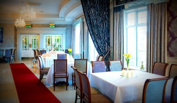 Dromhall Hotel