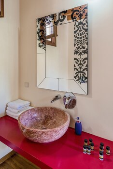 Avalon Boutique Suites Hotel