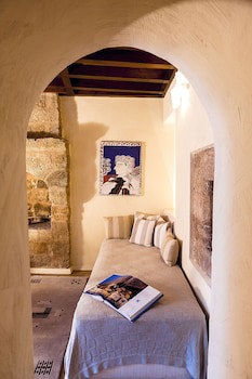 Avalon Boutique Suites Hotel
