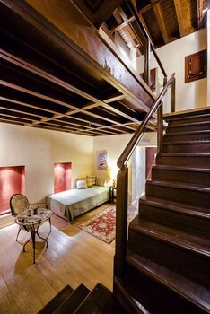 Avalon Boutique Suites Hotel