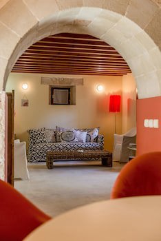 Avalon Boutique Suites Hotel