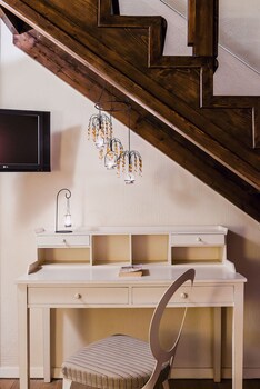 Avalon Boutique Suites Hotel