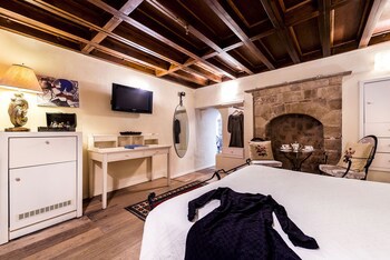 Avalon Boutique Suites Hotel