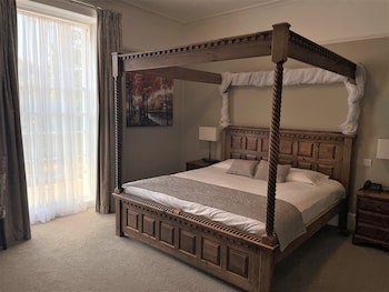 Alton House Hotel