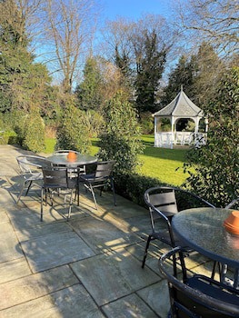 Alton House Hotel