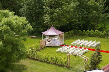 Farnham House Hotel