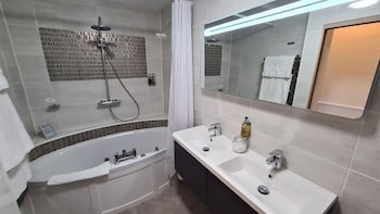 Farnham House Hotel