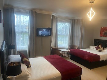 Diamonds Lodge Ltd