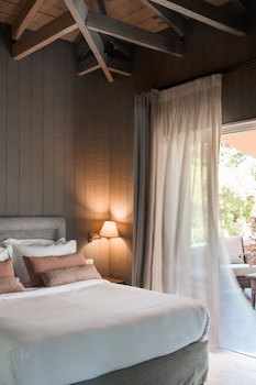 Kefalari Suites