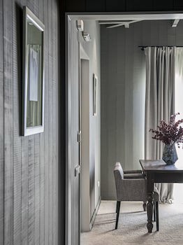 Kefalari Suites