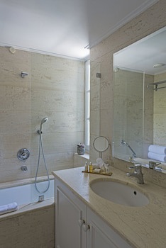 Kefalari Suites