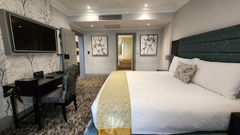 Golden Horse Hotel