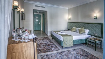Falcon Hills Hotel
