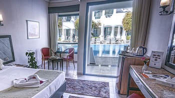 Falcon Hills Hotel