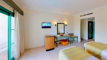 Falcon Hills Hotel