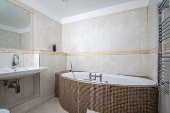 Guildford Manor Hotel & Spa