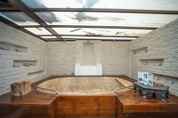 Dhevan Dara Resort & Spa