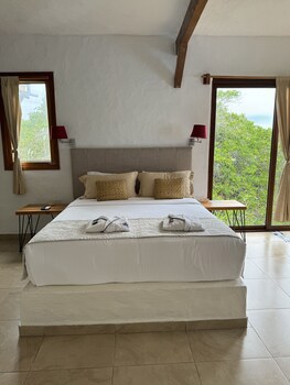 Blu Galapagos Sustainable Waterfront Lodge