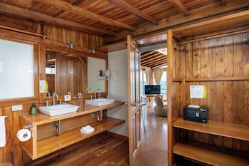 Blu Galapagos Sustainable Waterfront Lodge