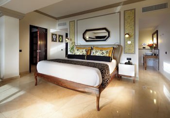 Grand Palladium Lady Hamilton Resort & Spa All Inclusive