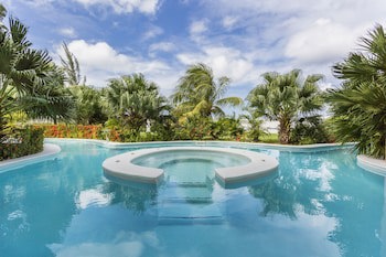 Grand Palladium Lady Hamilton Resort & Spa All Inclusive
