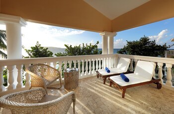 Grand Palladium Lady Hamilton Resort & Spa All Inclusive