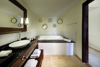 Grand Palladium Lady Hamilton Resort & Spa All Inclusive