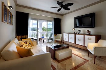 Grand Palladium Lady Hamilton Resort & Spa All Inclusive