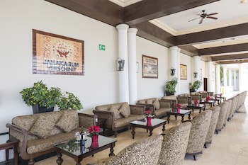 Grand Palladium Lady Hamilton Resort & Spa All Inclusive