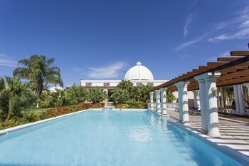 Grand Palladium Lady Hamilton Resort & Spa All Inclusive