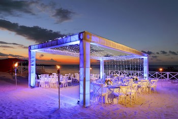 Grand Palladium Lady Hamilton Resort & Spa All Inclusive