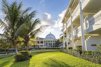 Grand Palladium Lady Hamilton Resort & Spa All Inclusive