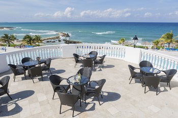 Grand Palladium Lady Hamilton Resort & Spa All Inclusive