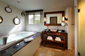 Grand Palladium Lady Hamilton Resort & Spa All Inclusive