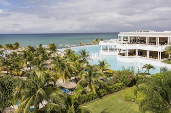Grand Palladium Lady Hamilton Resort & Spa All Inclusive