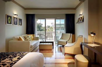 Grand Palladium Lady Hamilton Resort & Spa All Inclusive