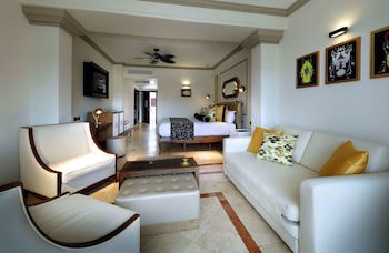 Grand Palladium Lady Hamilton Resort & Spa All Inclusive