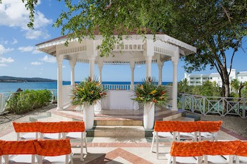 Grand Palladium Lady Hamilton Resort & Spa All Inclusive