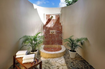 Grand Palladium Lady Hamilton Resort & Spa All Inclusive