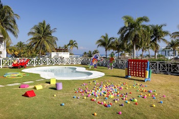 Grand Palladium Lady Hamilton Resort & Spa All Inclusive