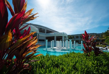 Grand Palladium Lady Hamilton Resort & Spa All Inclusive