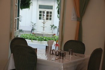 Garden Hotel
