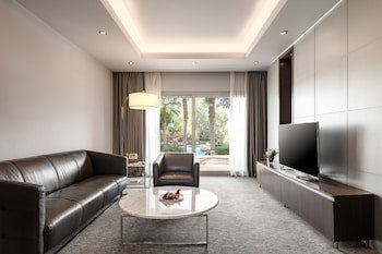 Dusit Thani Lakeview Cairo