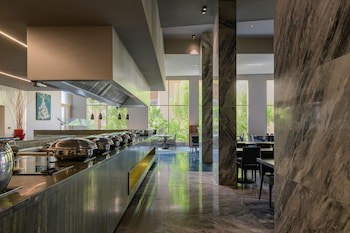 Dusit Thani Lakeview Cairo