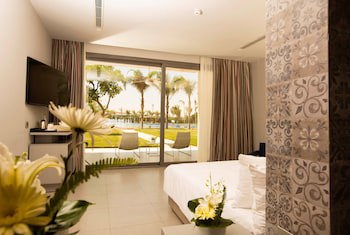 Dusit Thani Lakeview Cairo